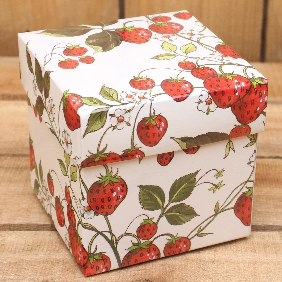 Bonbon doosjes - Chocolade doosje - Aardbei KUBUS - 24 stuks