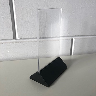 Klika - Menü Standard A6 mit schwarzem Sockel