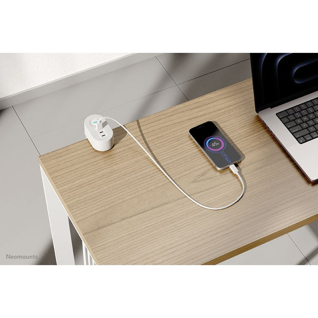 Neomounts -   DS22-840WH6 Bureaucontactdoos met klem en USB-C en USB-A poorten Quick-charge